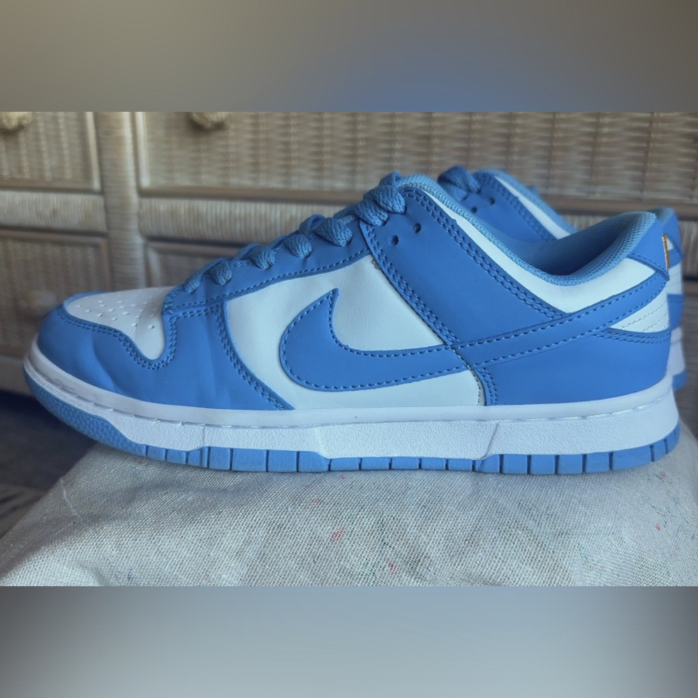 Nike Women's Blue and White Low-Top Sneakers